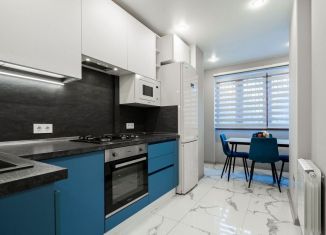 Сдаю в аренду двухкомнатную квартиру, 64 м2, Сочи, улица 60 лет ВЛКСМ, 14, микрорайон Заречный