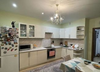 Продам 2-ком. квартиру, 58 м2, Кудрово, проспект Строителей, 2