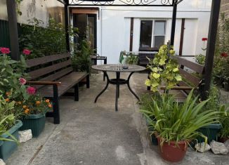 Сдаю 2-ком. квартиру, 60 м2, Сочи, улица Ленина, 137А, микрорайон Голубые Дали