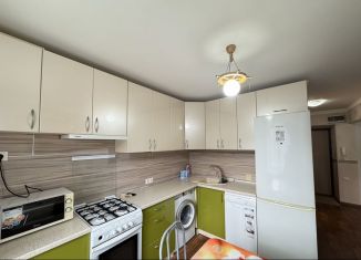 Сдам в аренду однокомнатную квартиру, 37 м2, Уфа, проспект Октября, 180