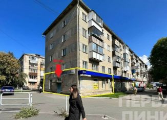 Сдам в аренду торговую площадь, 30 м2, Челябинская область, улица Танкистов, 146/1