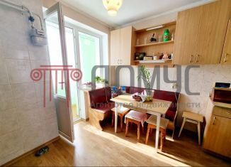 Продам 3-ком. квартиру, 64.7 м2, поселок городского типа Заозерное, Зелёная улица, 3