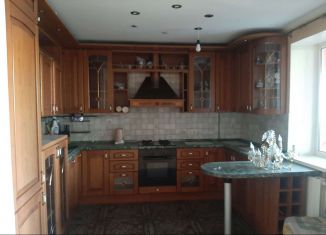 Продам 3-ком. квартиру, 105 м2, Чехов, улица Чехова, 85