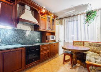 Сдаю в аренду двухкомнатную квартиру, 63 м2, Санкт-Петербург, улица Матроса Железняка, 57, метро Пионерская