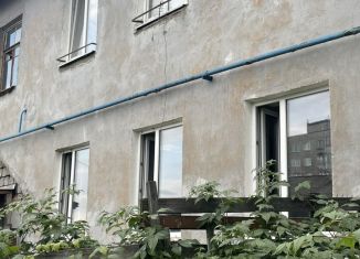 Продам 1-ком. квартиру, 32 м2, Апатиты, улица Бредова, 17