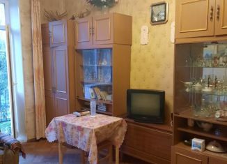 Сдаю в аренду 2-ком. квартиру, 54 м2, Ломоносов, Александровская улица, 42