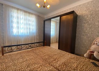Продается 2-комнатная квартира, 74 м2, Махачкала, улица Керимова, 41А