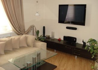 Сдаю двухкомнатную квартиру, 48 м2, Екатеринбург, улица Пехотинцев, 7, метро Уральская