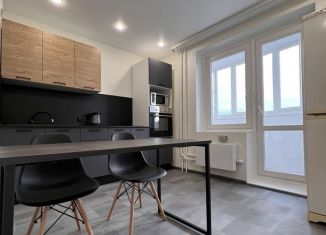 Сдам 1-комнатную квартиру, 41 м2, Тюмень, улица Валентины Трофимовой, 7, ЖК Квартал 1964