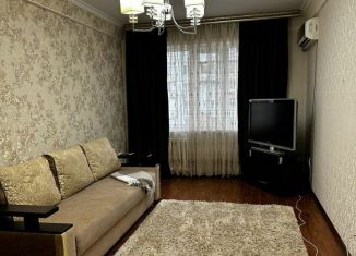 Сдам трехкомнатную квартиру, 75 м2, Махачкала, улица Лаптиева, 93