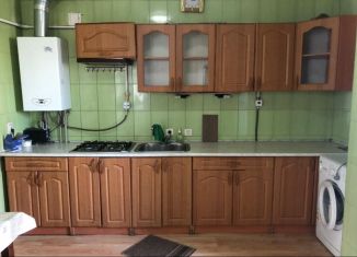 Сдается в аренду 4-ком. квартира, 80 м2, Евпатория, улица 8 Марта