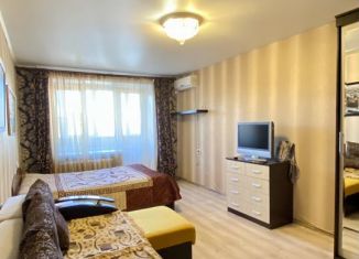 Сдаю в аренду 1-ком. квартиру, 35 м2, Уфа, улица Аксакова, 7