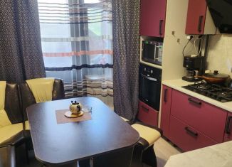 Продаю 2-ком. квартиру, 53 м2, Волхов, улица Борисогорское Поле, 14