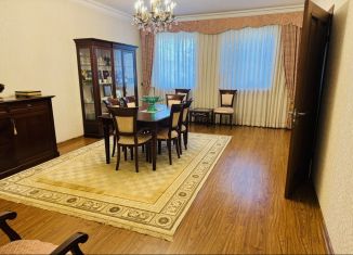 Продам дом, 300 м2, Нальчик, район Центр, площадь 400-летия