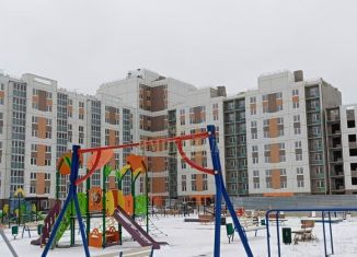 Продам 3-ком. квартиру, 85.3 м2, посёлок городского типа Медведево, бульвар 75-летия Победы, 5