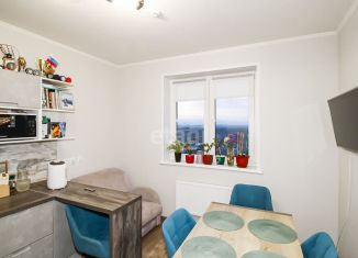 Продается 2-комнатная квартира, 55 м2, Тюмень, улица Бакинских Комиссаров, 1, ЖК Жуков