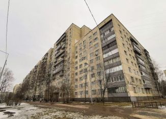 Продается 2-комнатная квартира, 50 м2, Санкт-Петербург, улица Ивана Фомина, 13к1, метро Озерки