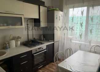 Продажа 3-ком. квартиры, 61.9 м2, Майкоп, улица Чкалова, 74