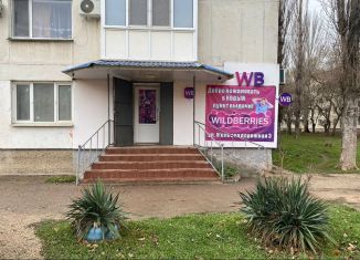 Продаю торговую площадь, 52 м2, Армянск, Железнодорожная улица, 3